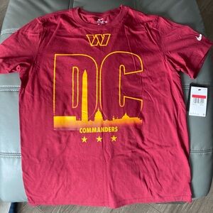 NWT Washington Commanders DC T-shirt